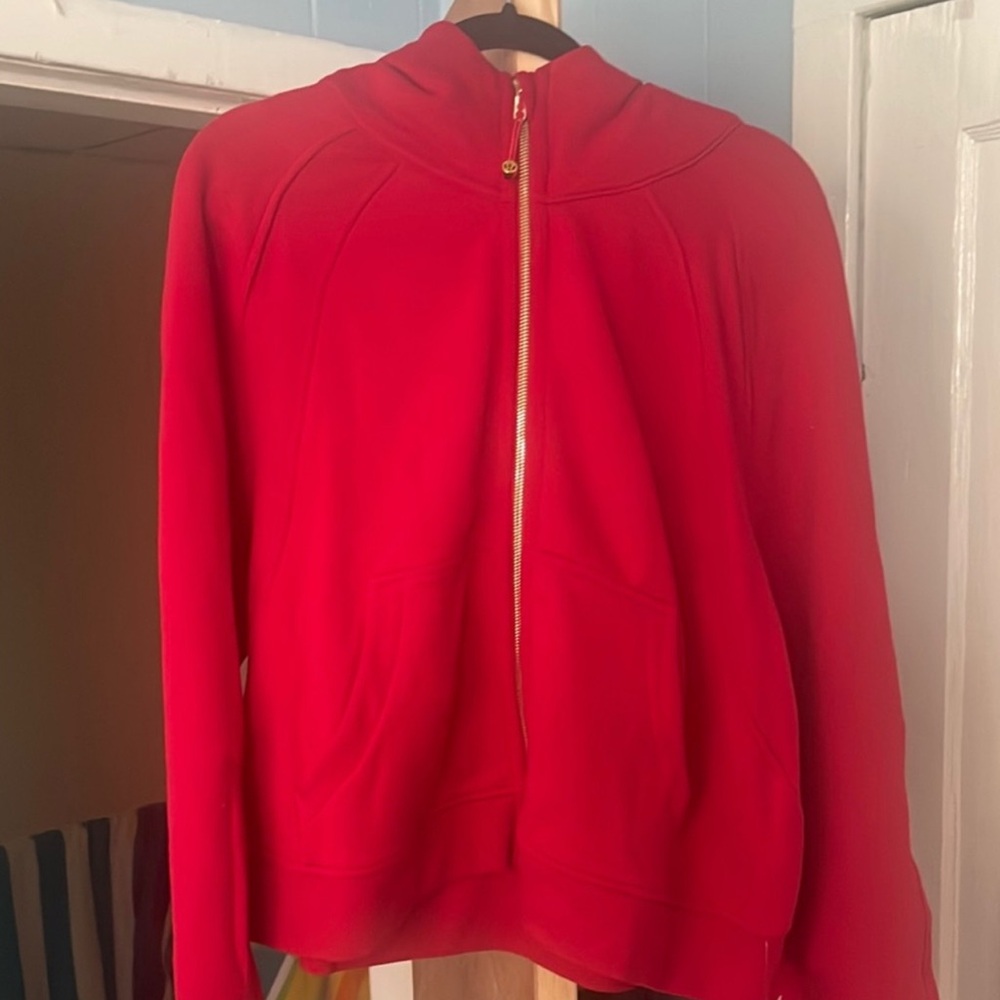 Lululemon Scuba Oversized Full-Zip Hoodie
Dark Red / Gold - Picture 7 of 9